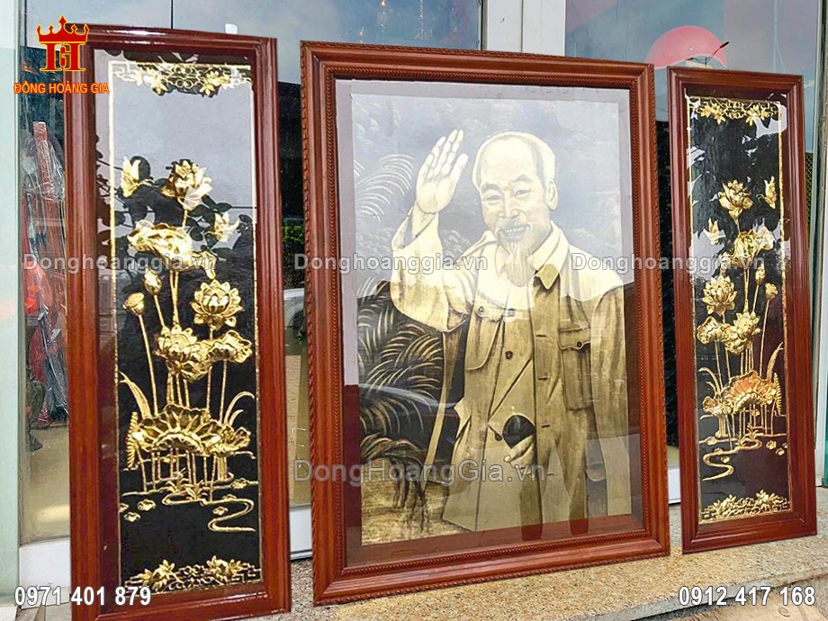 Tranh Bác Hồ kết hợp hoa sen mang ý nghĩa bình an, may mắn